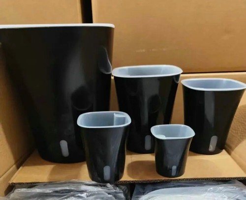 Glossy black self watering - glossy,
